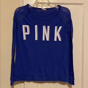 🎀 5/$20 🎀 Pink Victoria’s Secret blue long sleeve logo top with lace details M